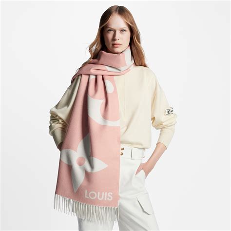 louis vuitton ultimate shine scarf beige cashmere|The Ultimate Shine Scarf S00 .